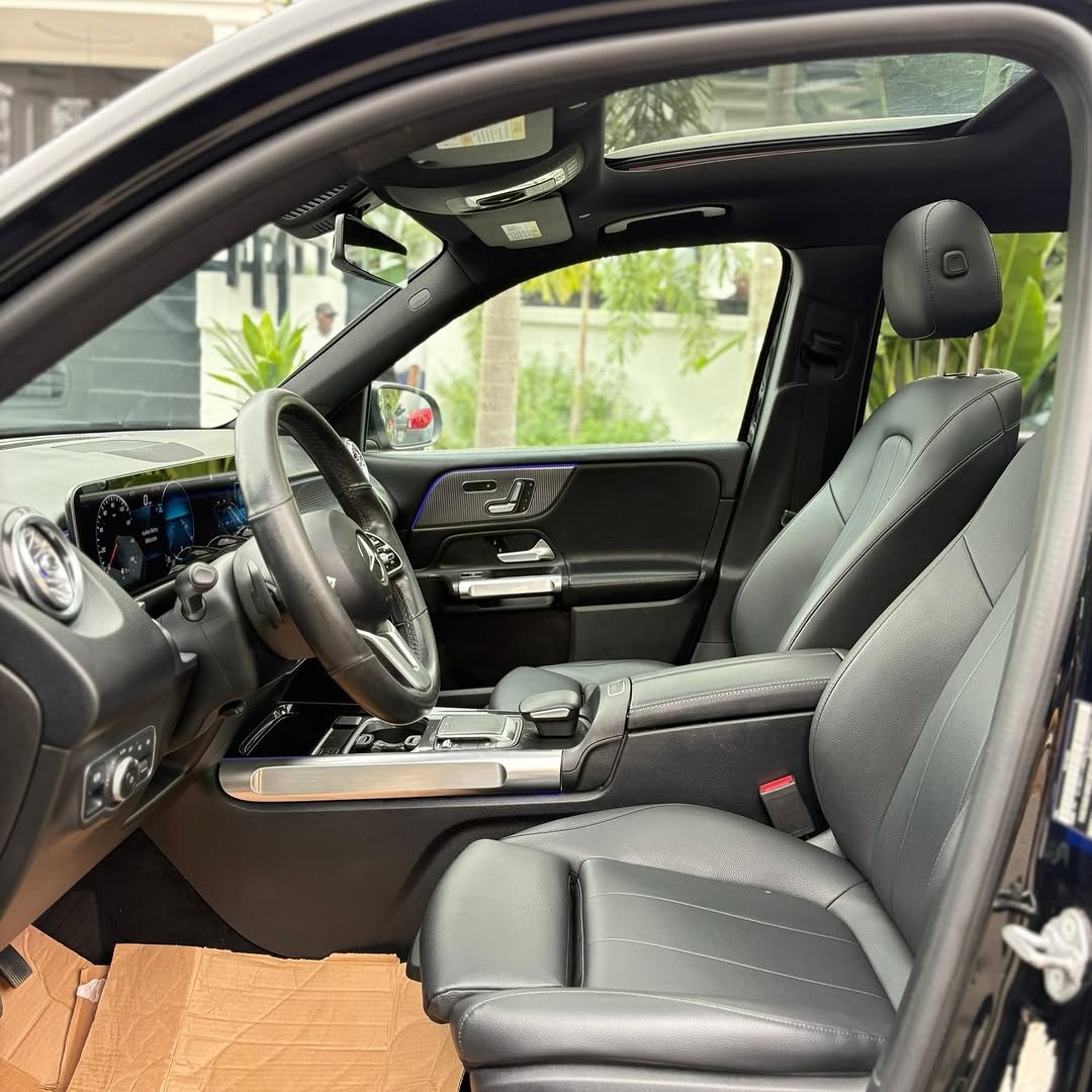 Luxury SUV: Full Option & Panoramic Roof