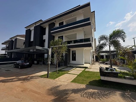 Lifecamp’s Smart 7-Bedroom Haven with Elevator