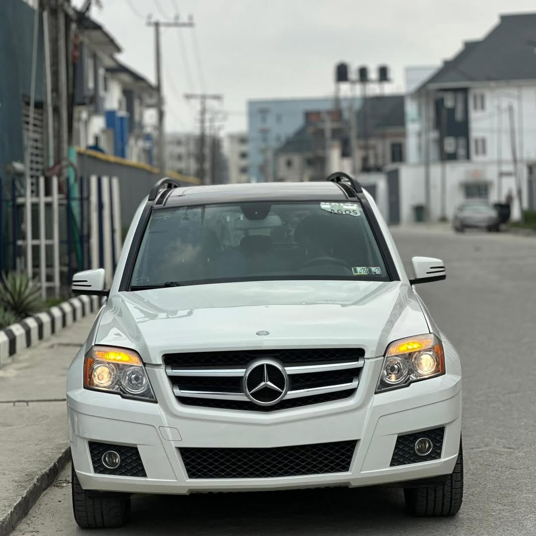 Luxury SUV: 2012 Mercedes GLK350