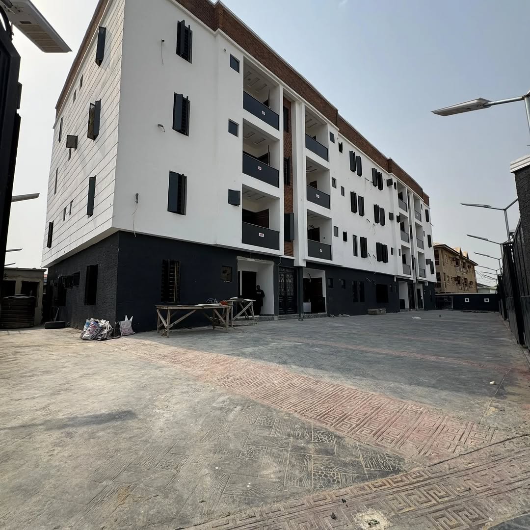 Spacious 2-Bed Ensuite Gem Before Chevron
