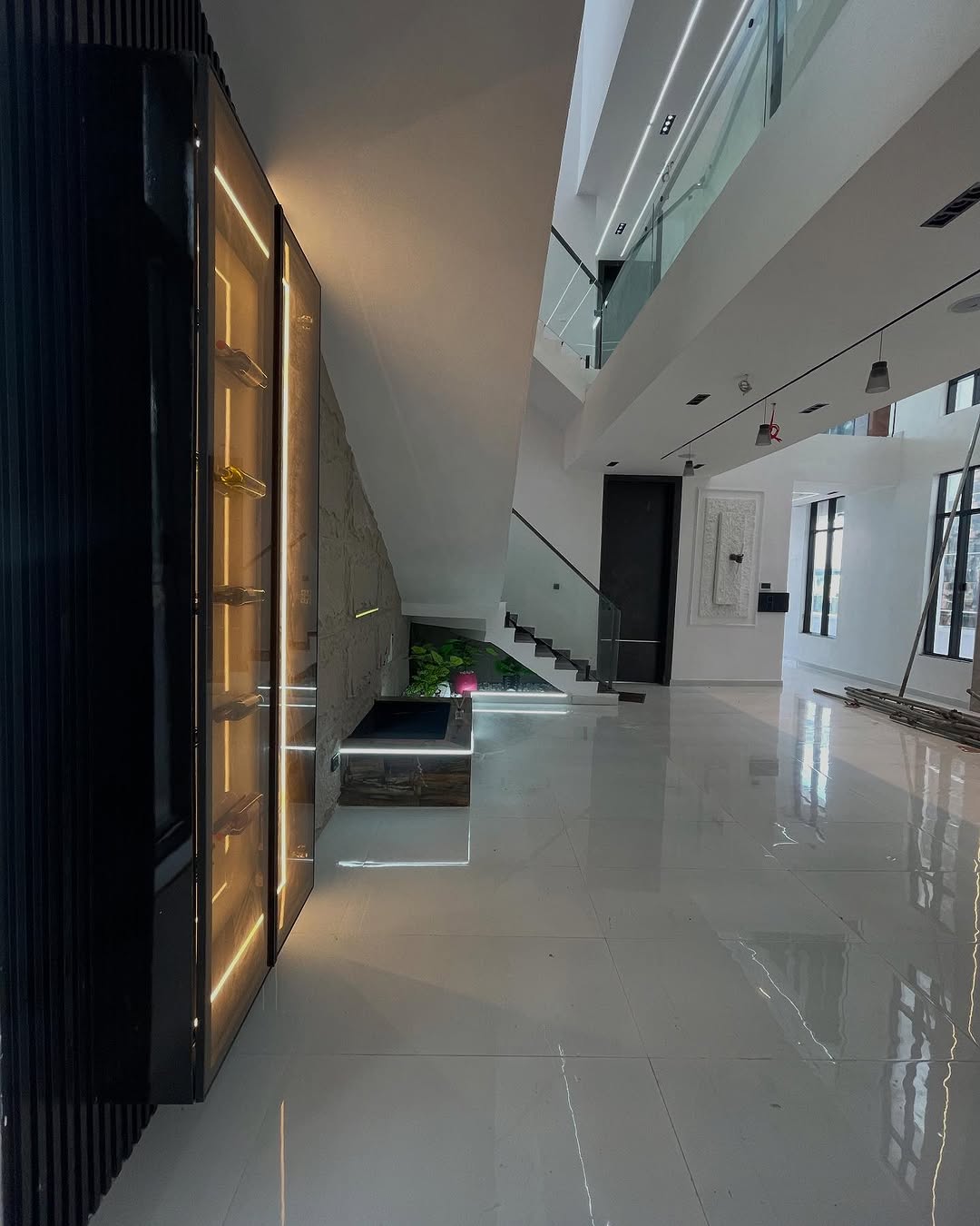 Serene Chevron Estate Gem: 6BR Duplex with Cinema & Pool