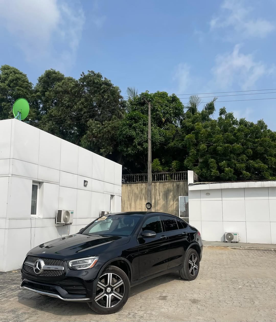 2022 Mercedes GLC300 Coupe: Luxury AWD, Sunroof & Tech