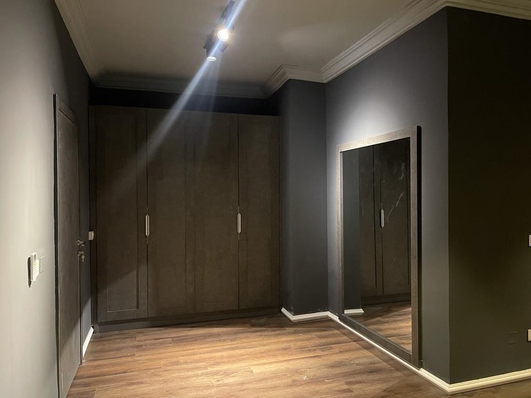 Bayview Elegance: Pool, Gym & Lagos Luxury