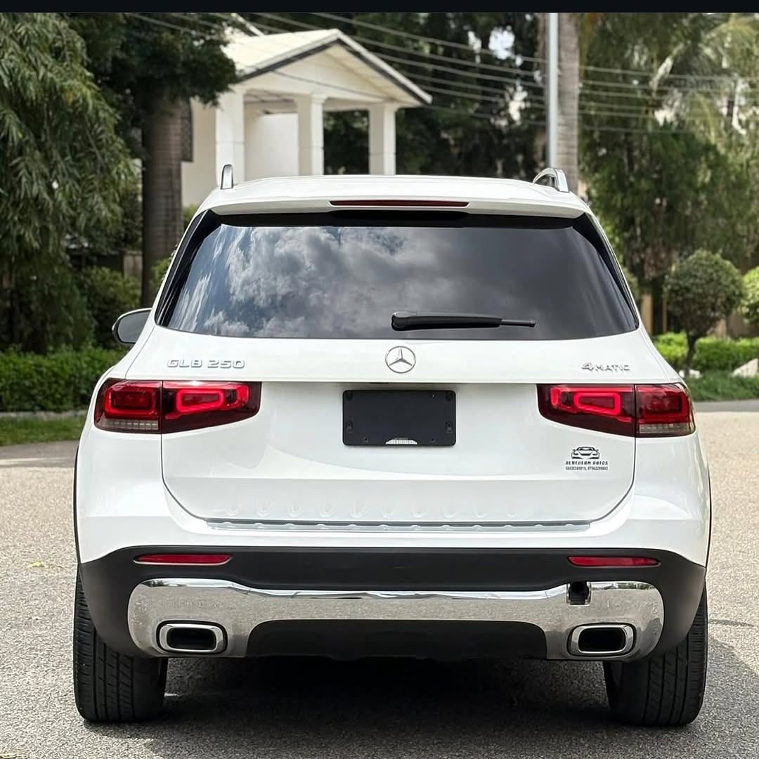 Luxury GLB SUV: Full Option & Panoramic Roof