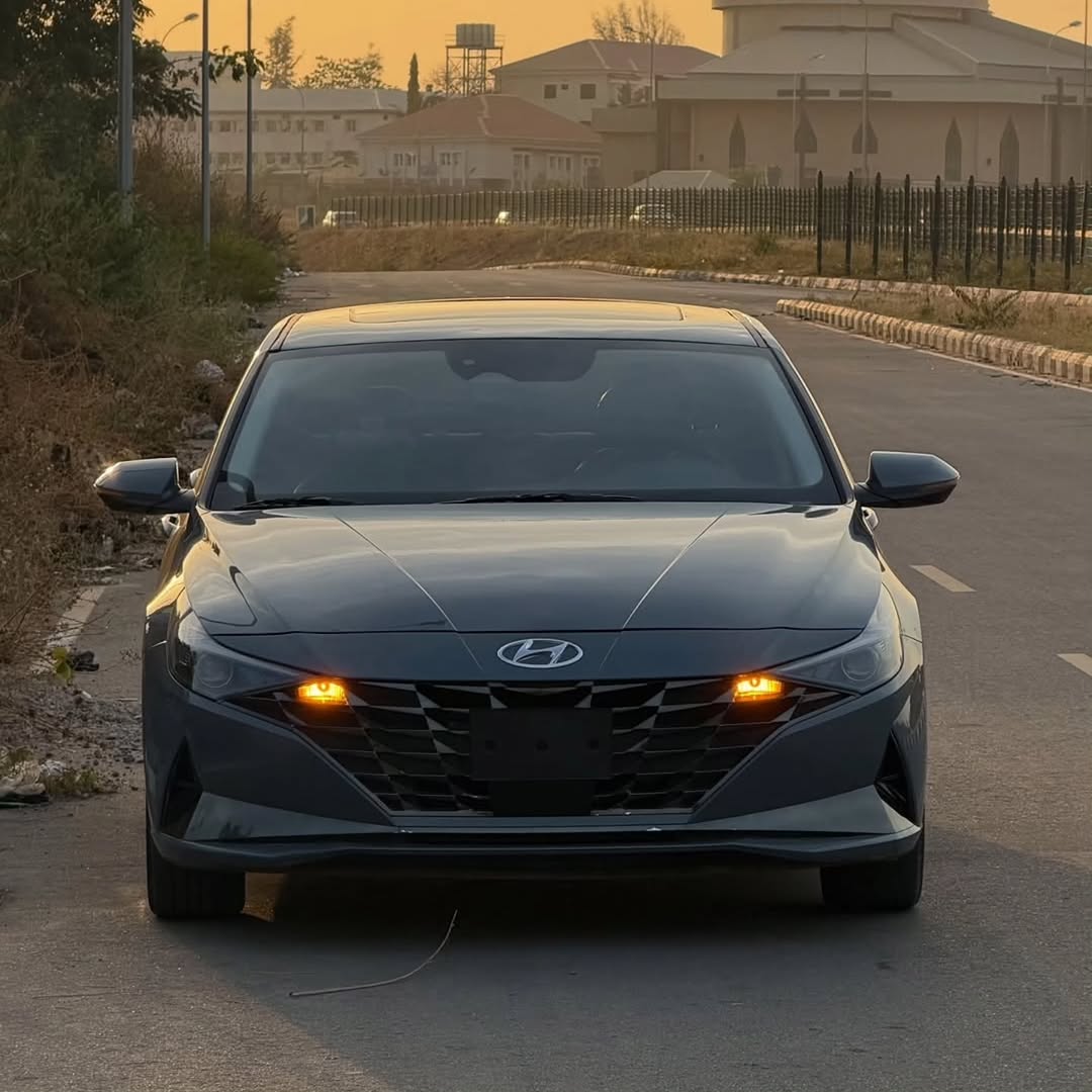 2023 Elantra Luxury: 65K Miles, Premium Style