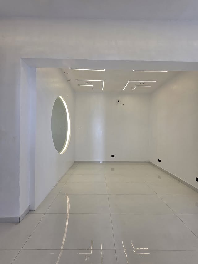 Lagos Luxury: 5-Bed Smart Duplex with Pool & Gym