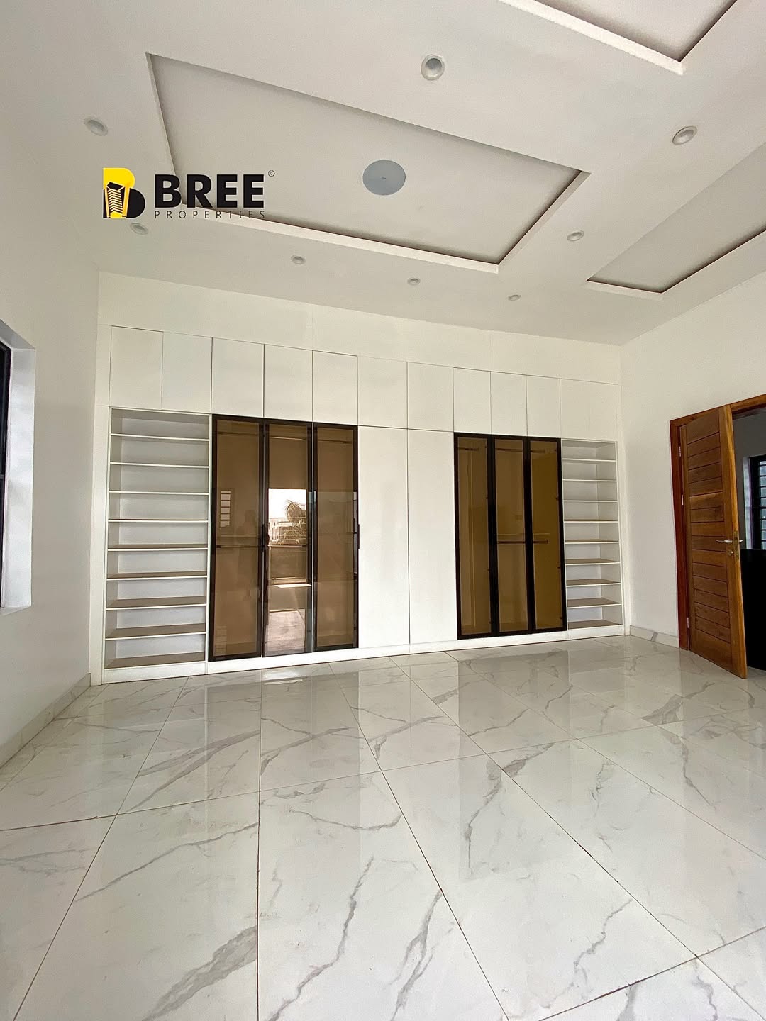 Stunning 4-Bed Poolside Retreat in Lekki County