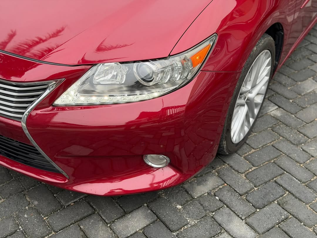 Luxury Lexus ES350: Loaded & Ready to Drive