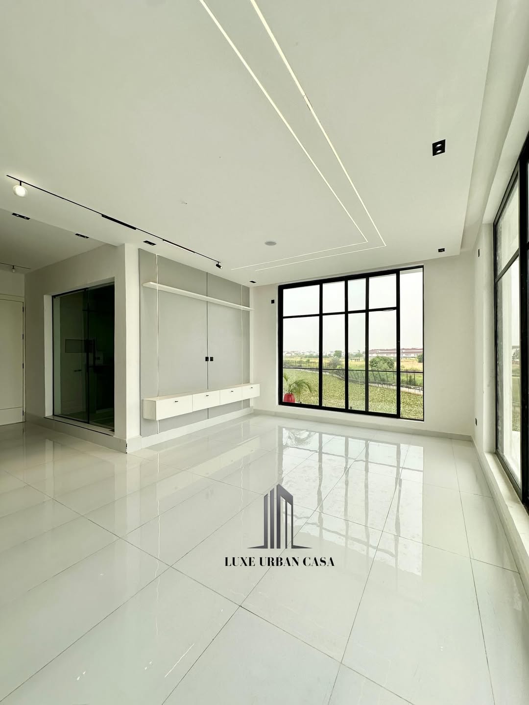 Chevron’s Ultimate 5-Bedroom Oasis with Pool & Gym