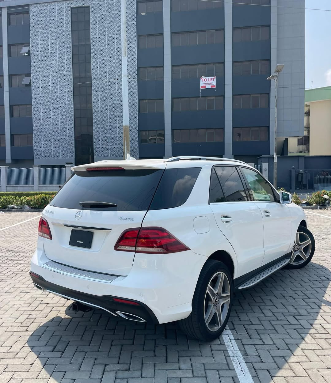 2017 GLE350 4MATIC: Luxury Tech & Panoramic Views