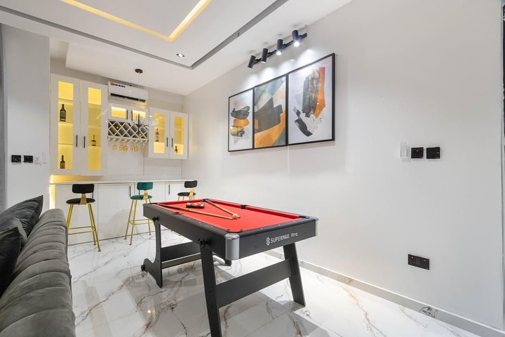 Lagos Luxury Living: Pool, Gym & Smart 2-Bedroom Haven