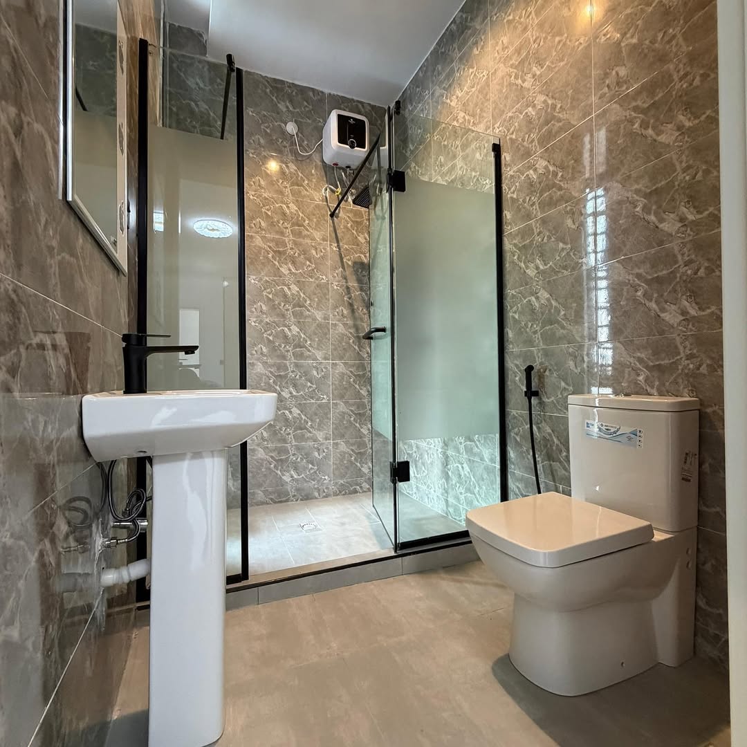 Sophisticated 2-Bed Serviced Gem in Ologolo Lekki