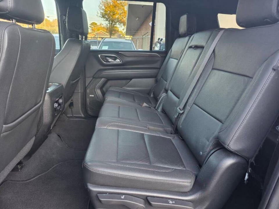 V8 Presence: Own the Premium Lane