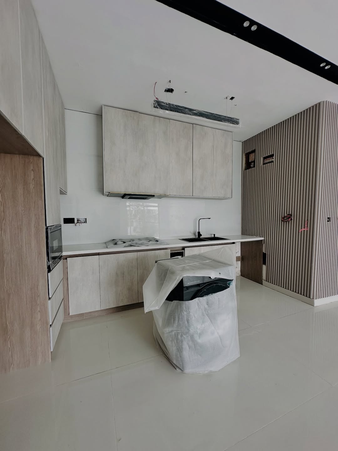 Lekki’s Finest 2-Bed Haven: Pool, Gym & Elevator