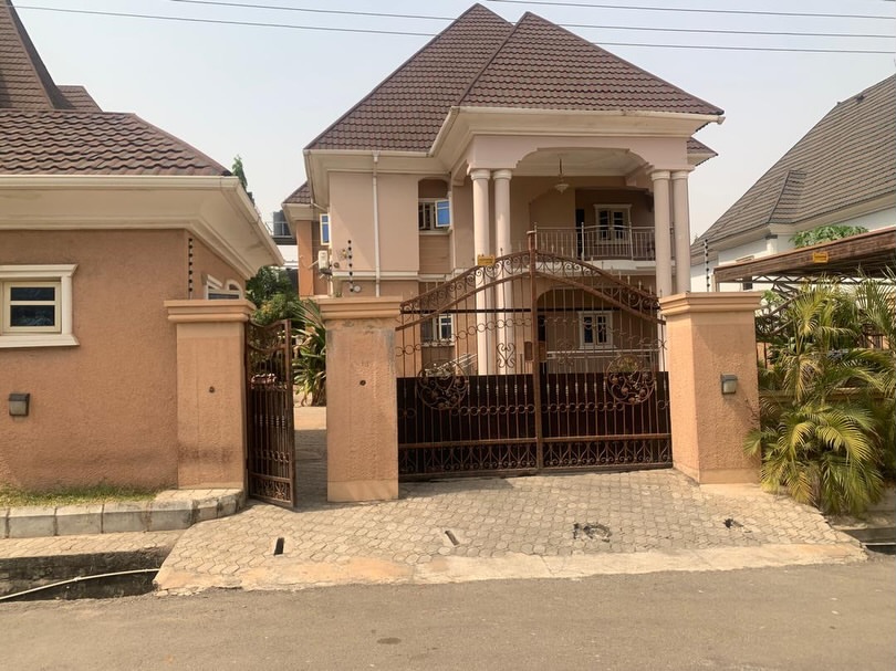 Lavish 5-Bed Duplex with Gym & BQ in Prime Karsana