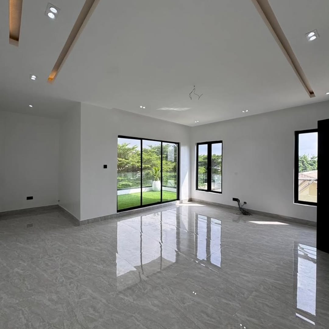 Ultimate 5-Bed Duplex with Private Pool & Rooftop Cinema