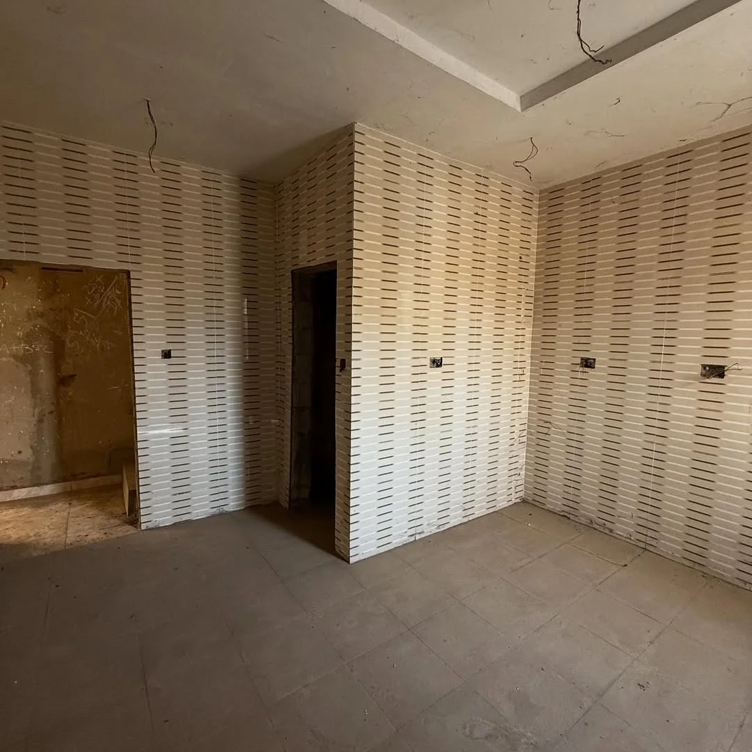 Exquisite 4-Bed Terrace Duplex with BQ in Dape