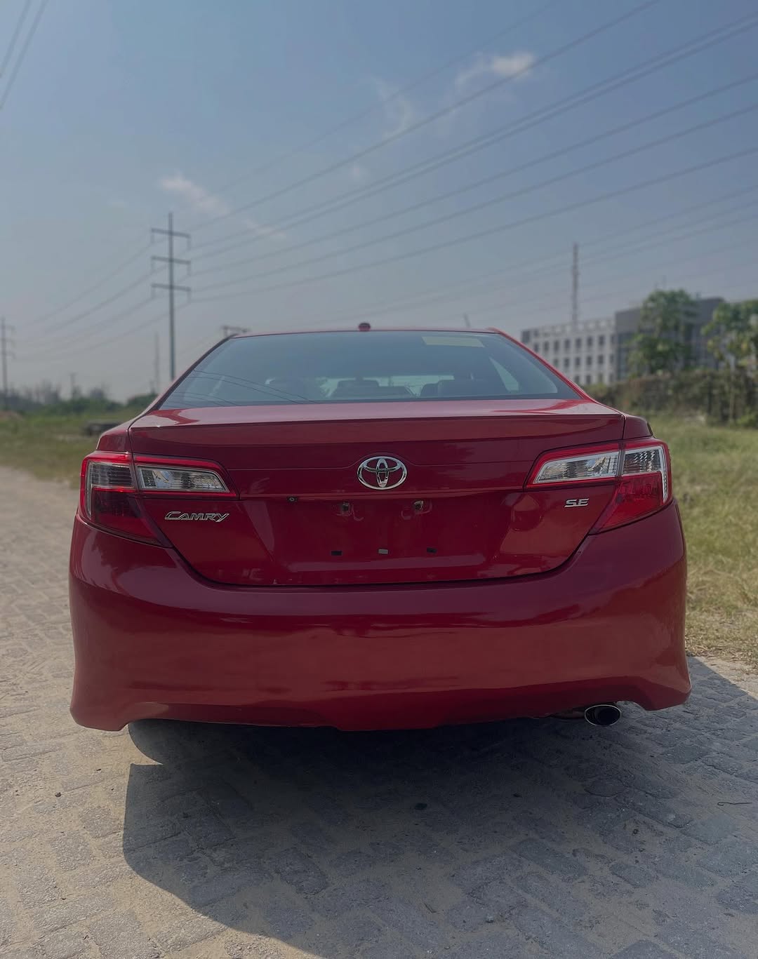 2013 Toyota Camry SE: Sunroof & Camera, Just 15M
