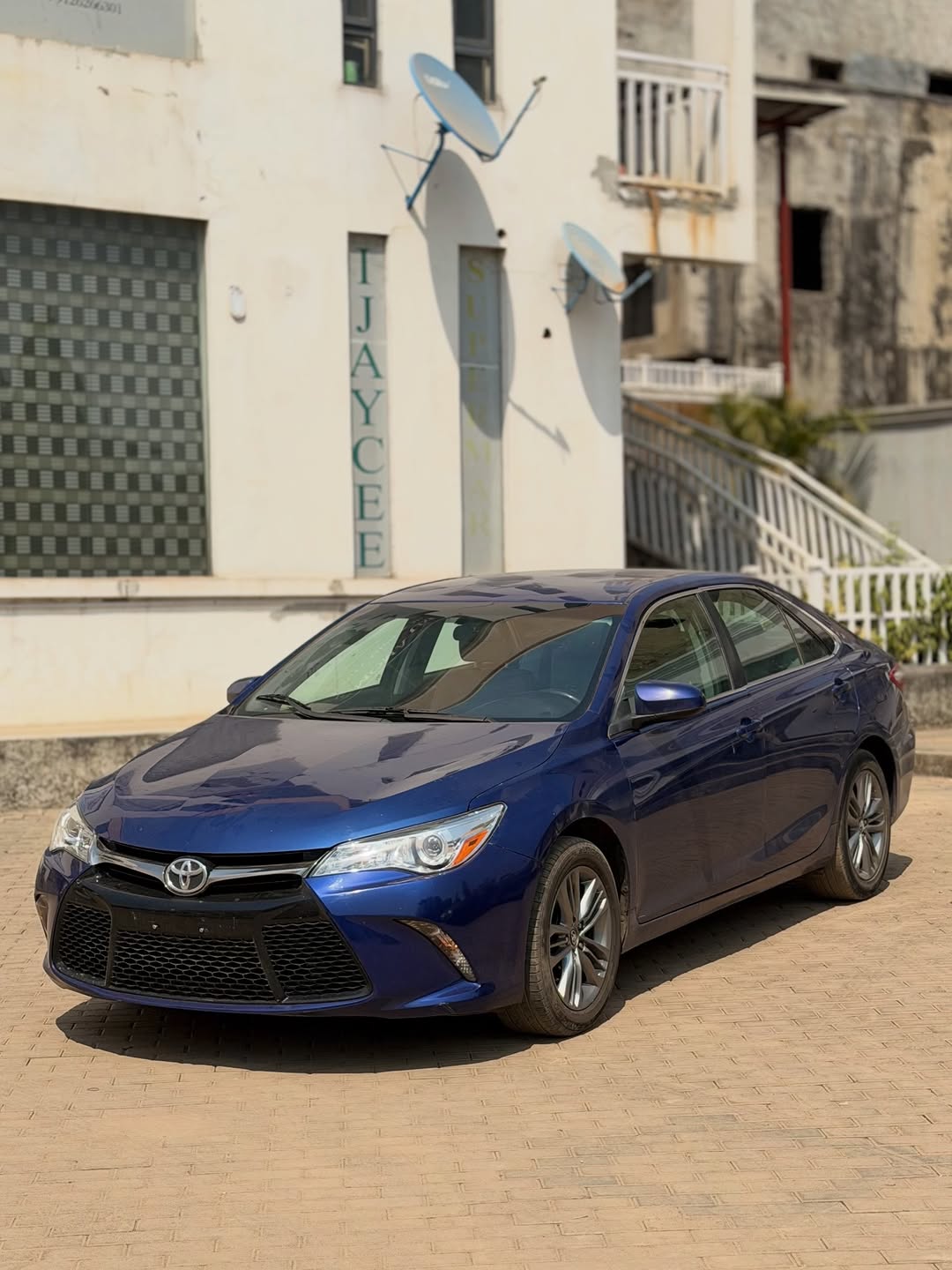 2016 Camry SE: Luxury Meets Value