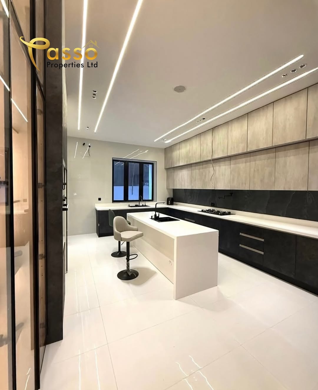 Sleek 5-Bed Haven with Pool in Ajah