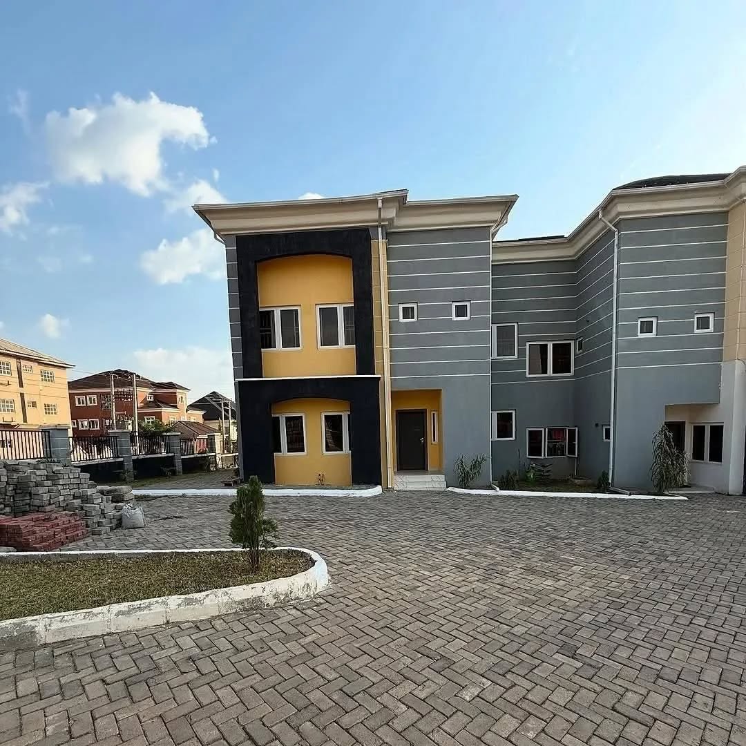Corner Townhouse: 4-Bed Ensuite Haven in Durumi