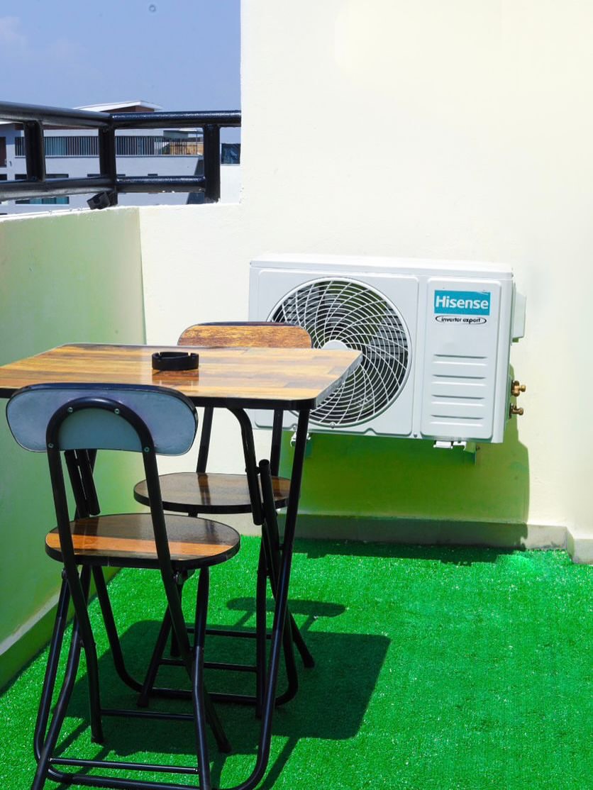 Lekki Penthouse: 2 Balconies, Chef & Smart Luxury