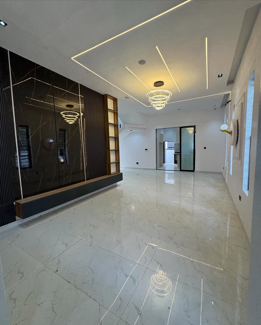 Stunning 5-Bed Duplex with Pool & Jacuzzi in Ikota