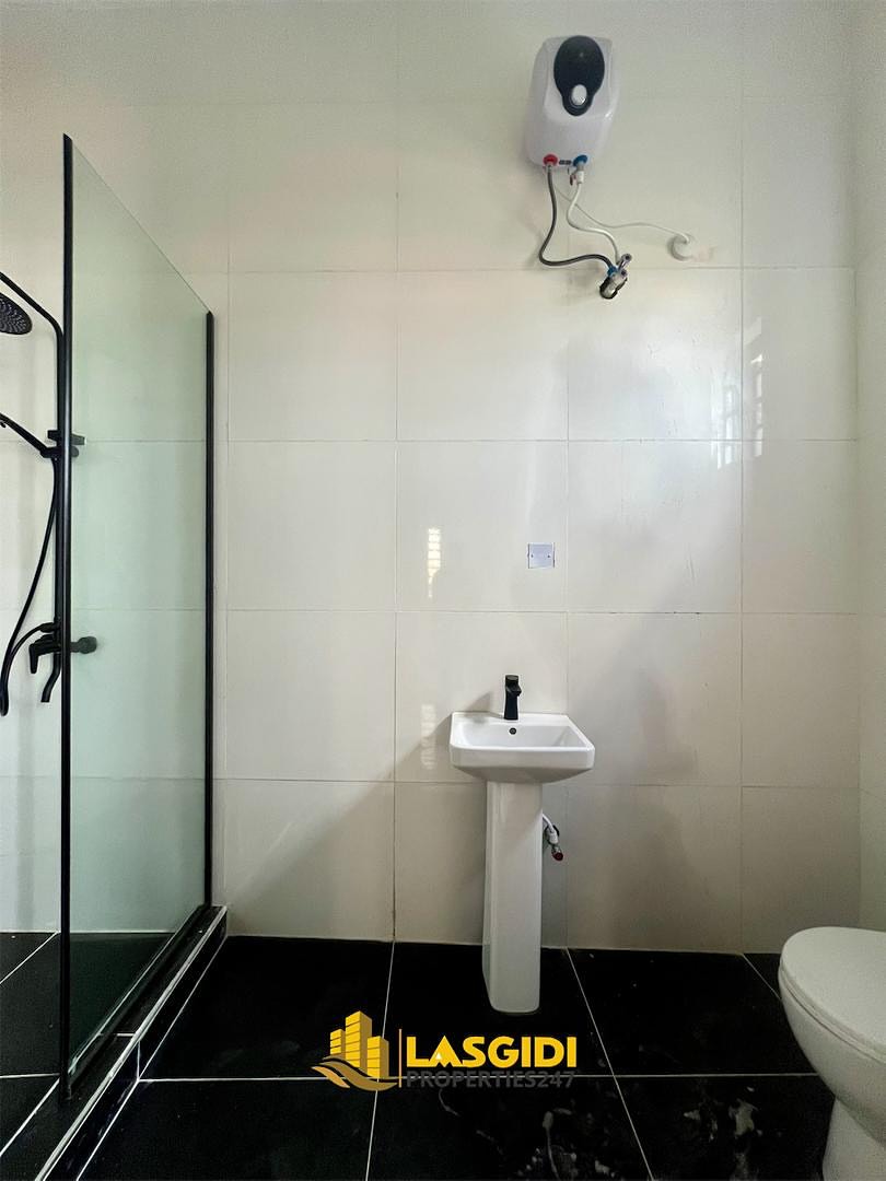 Serene 3-Bed Terrace Duplex with Walk-In Closets