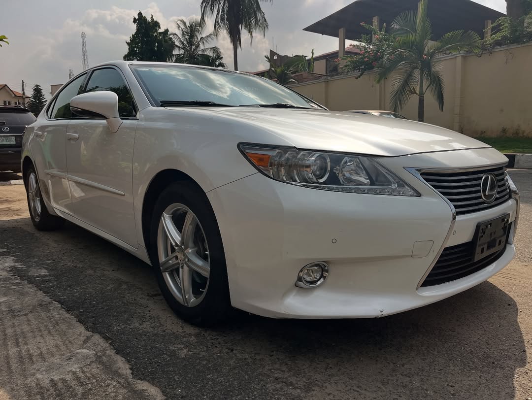 2014 Lexus ES350: Luxury & Power, Ready to Zoom