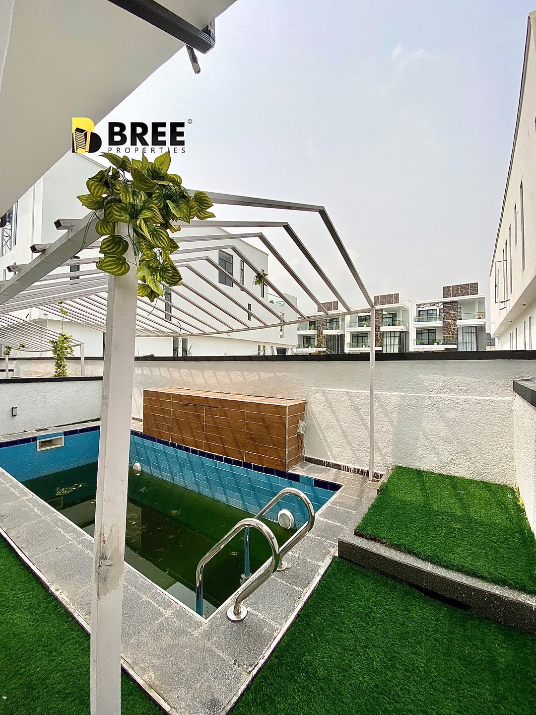 Elegant 5-Bedroom Haven with Pool in Prime Chevron Estate