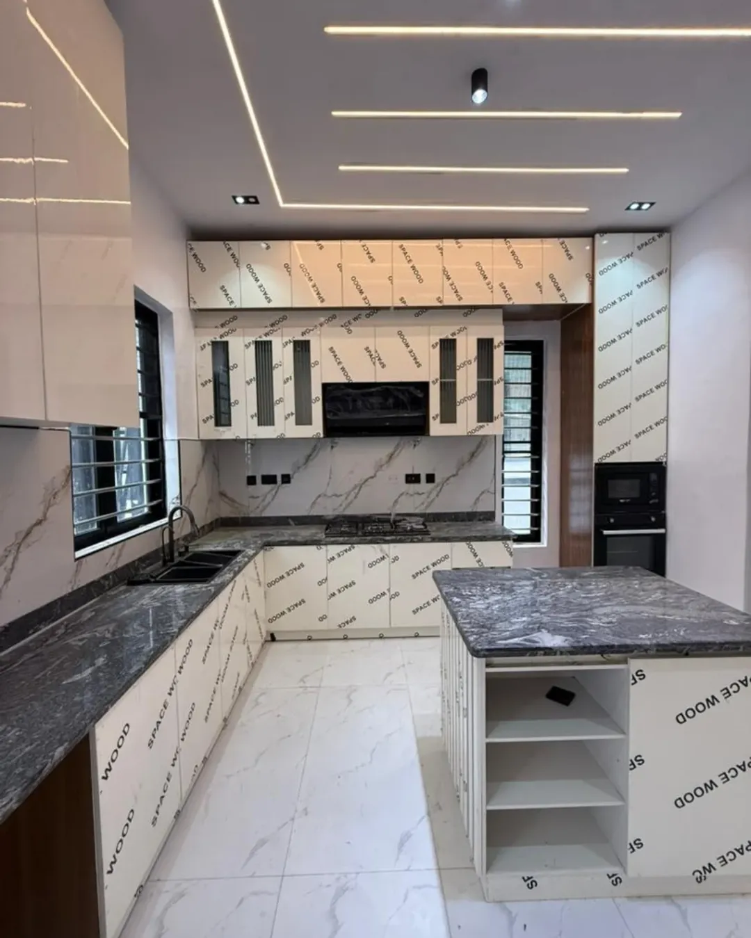 Ikota’s Ultimate 5-Bedroom Estate with Resort-Style Pool