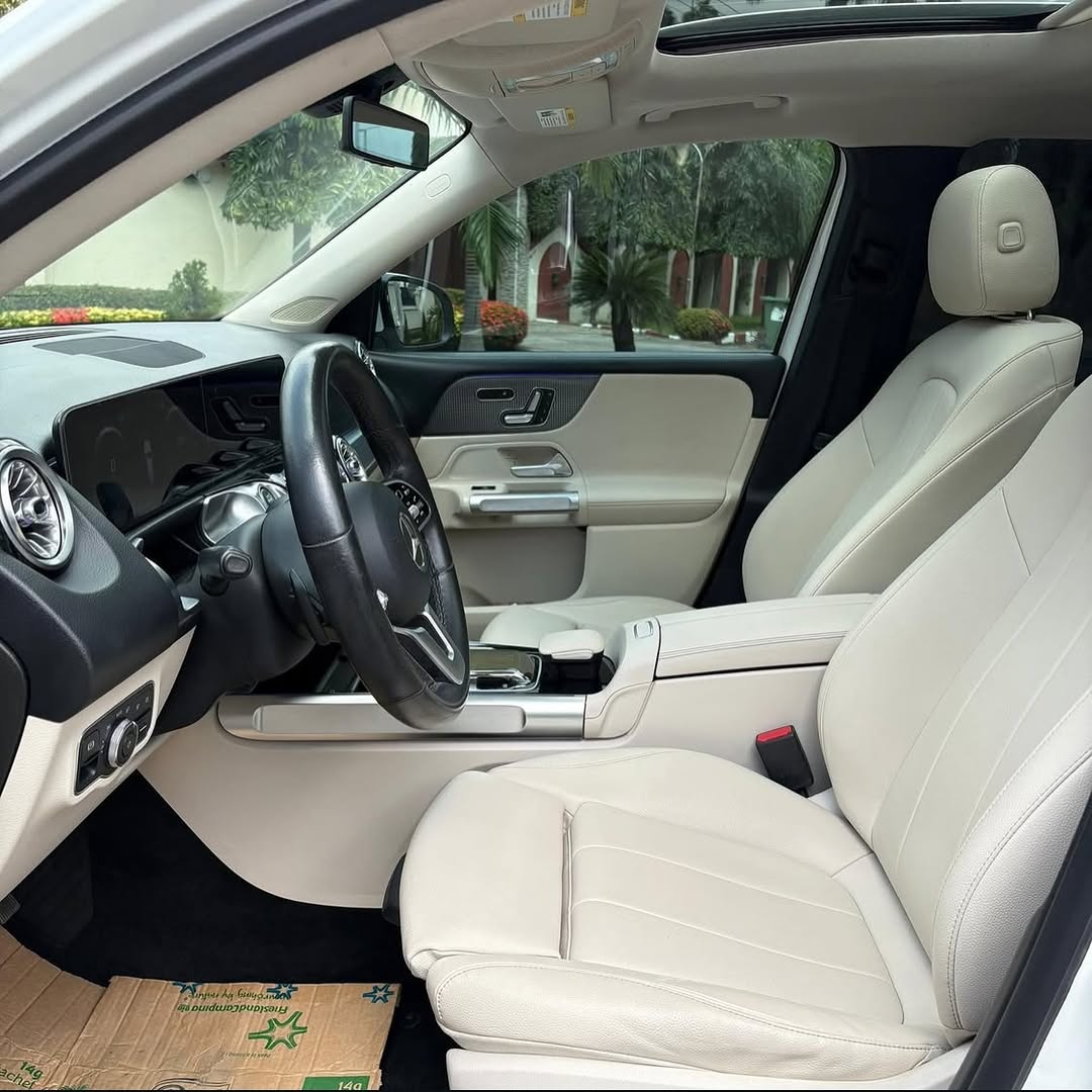 Luxury GLB SUV: Full Option & Panoramic Roof