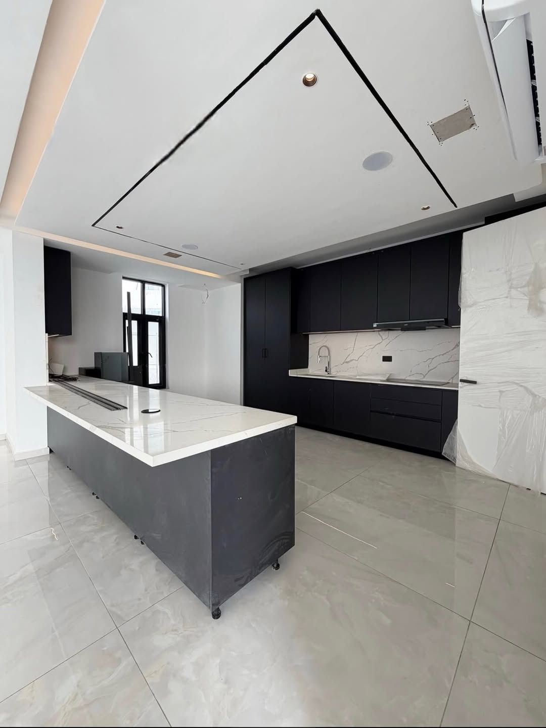 Banana Island Grandeur: 5-Bed Duplex with Pool & Cinema