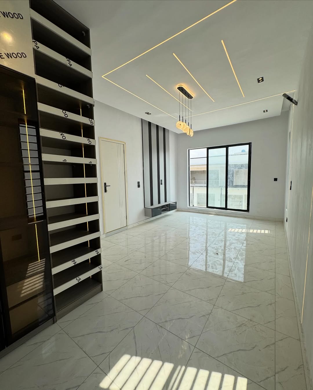 Stunning 5-Bed Duplex with Pool & Jacuzzi in Ikota