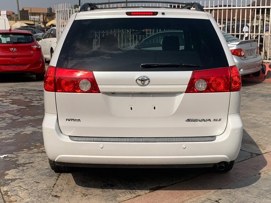 2008 Sienna: Low-Mileage Family Gem, Accident-Free