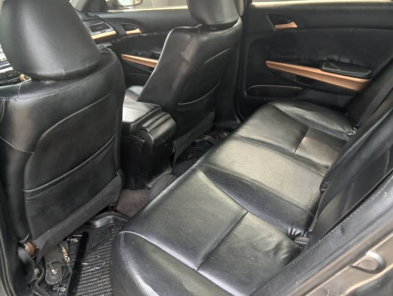 Reliable Honda Accord: Fuel-Efficient & Ready to Drive