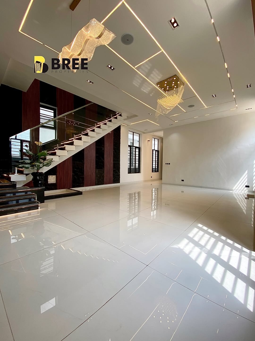 Elegant 5-Bedroom Haven with Pool in Prime Chevron Estate