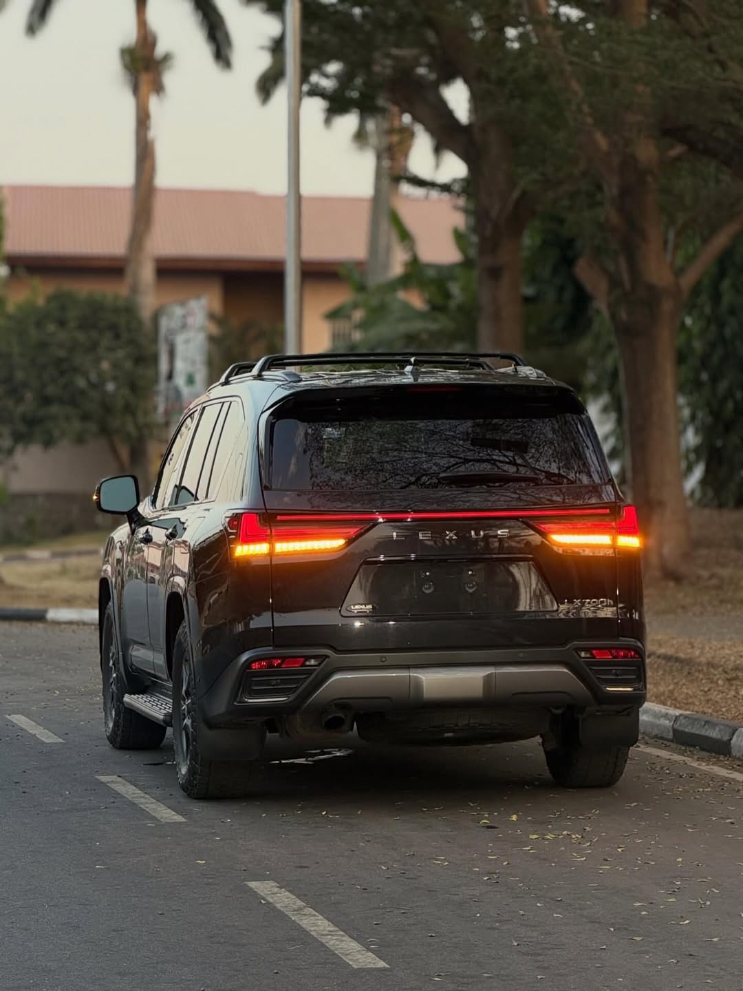 2025 Lexus LX700h: 457HP Hybrid Luxury SUV