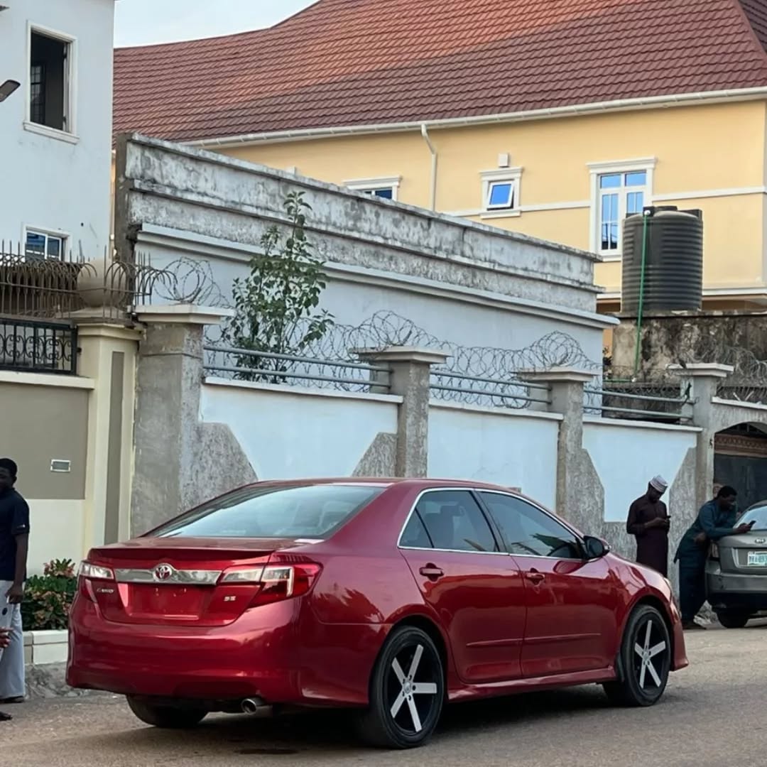 2013 Camry SE: Super Clean, Duty Paid, 9.5M