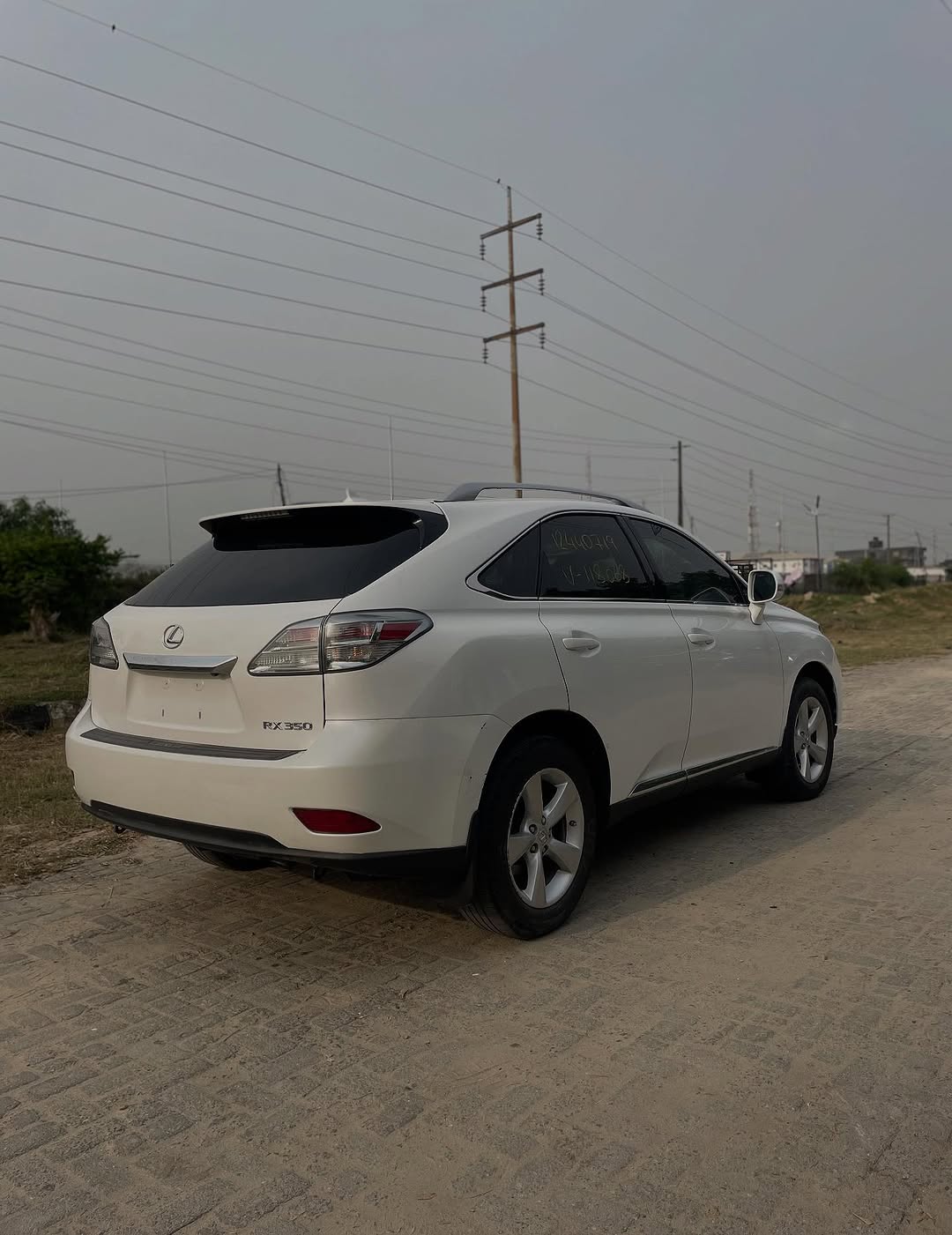 Luxury Lexus RX350: Sunroof & Tech Loaded
