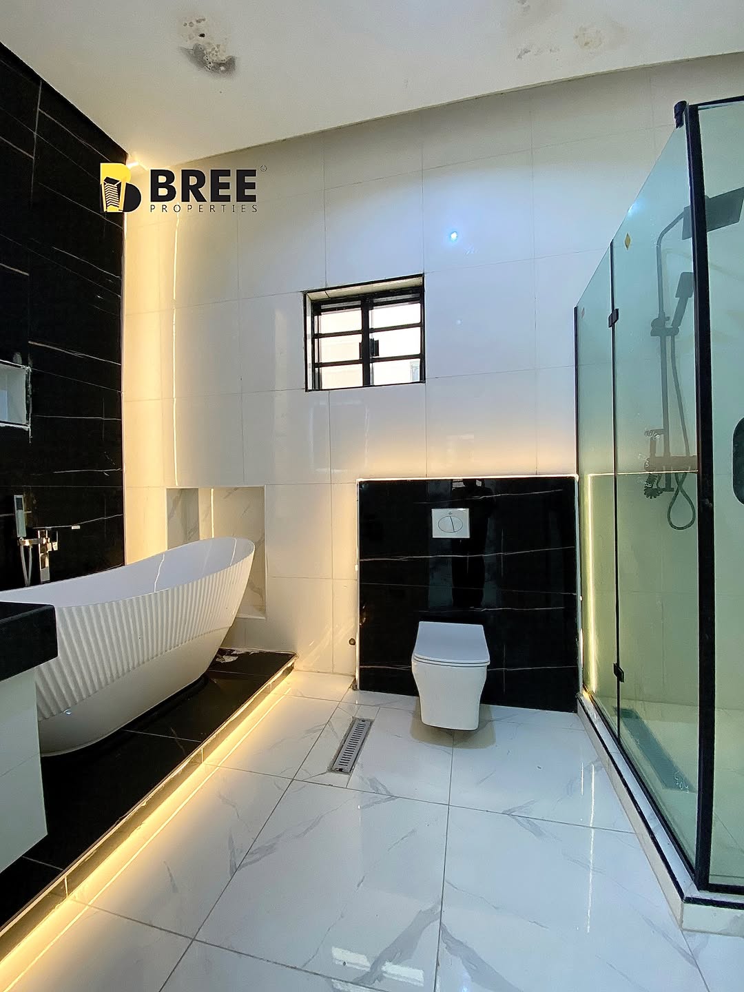 Elegant 5-Bedroom Haven with Pool in Prime Chevron Estate