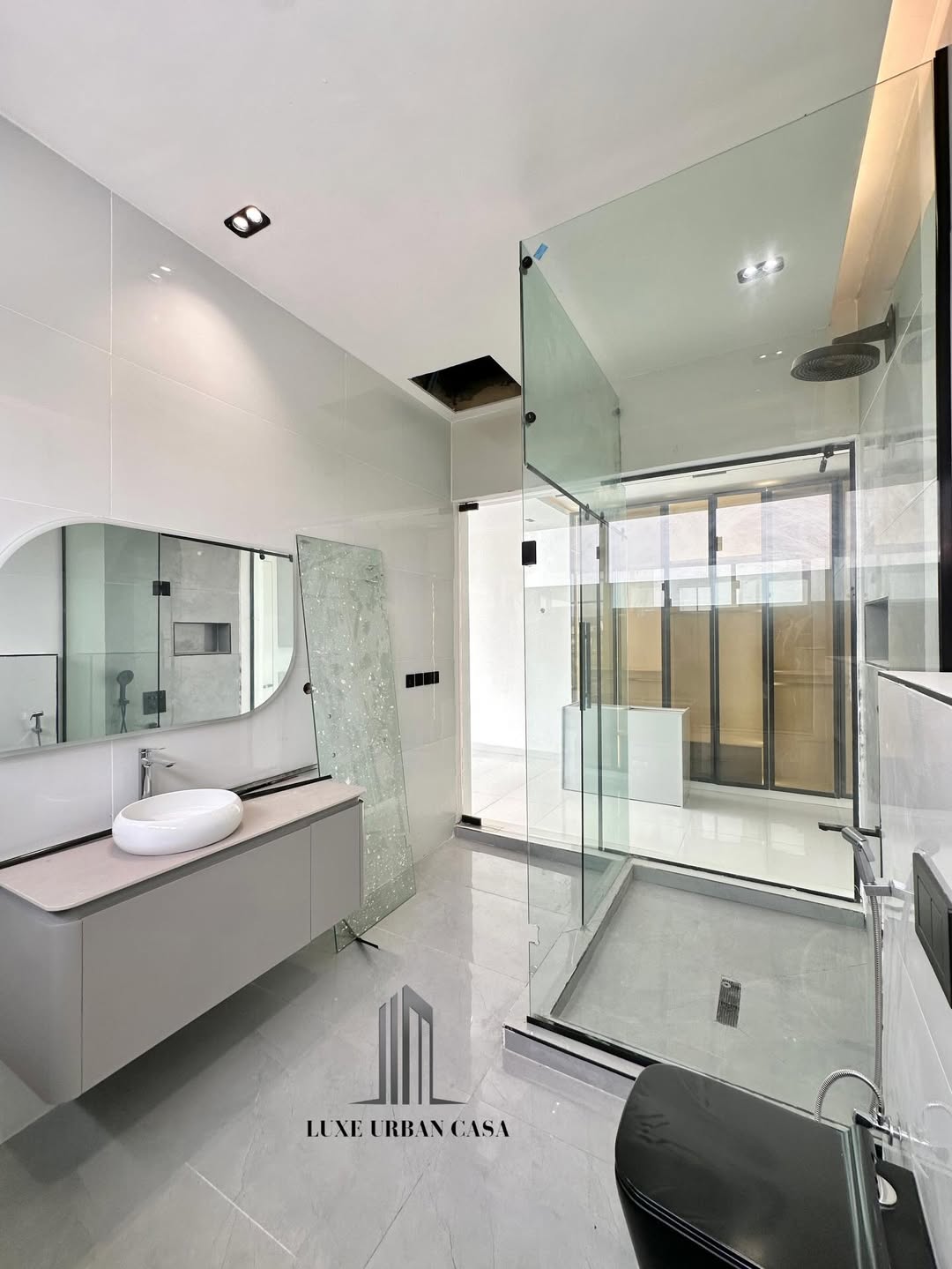 Chevron’s Ultimate 5-Bedroom Oasis with Pool & Gym