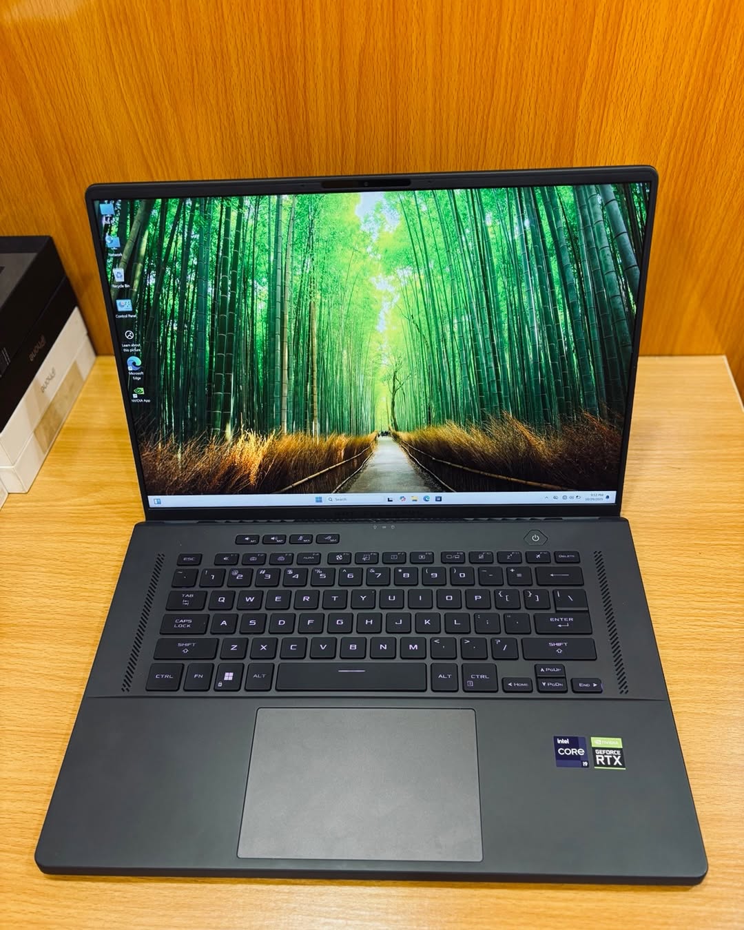 Unleash Power: Asus Zephyrus i9, RTX 4060, 32GB RAM!