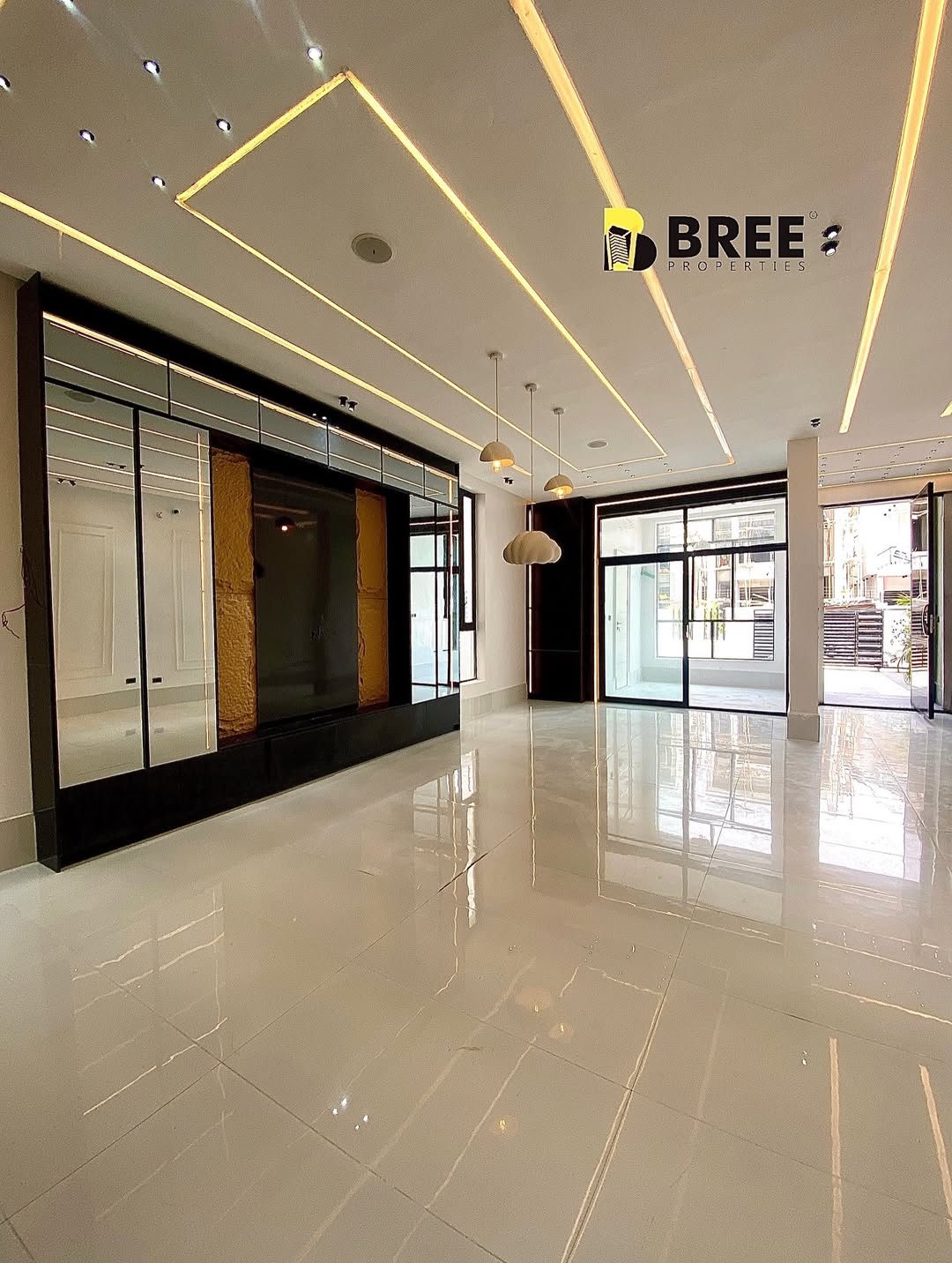 Opulent 5-Bedroom Haven with Resort-Style Pool in Ajah