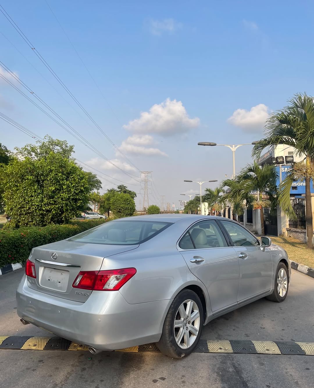 Imported Luxury: 2007 Lexus ES350 with Sunroof
