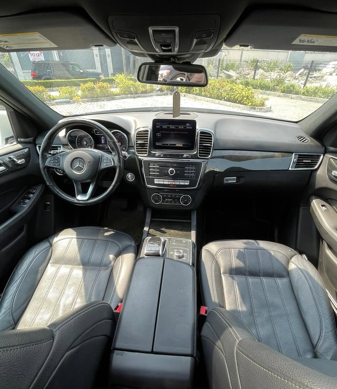 2017 GLE350 4MATIC: Luxury Tech & Panoramic Views