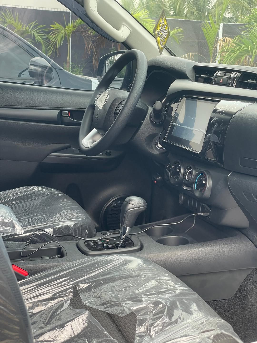 2025 Hilux SR5: Unstoppable 4×4 Power & Tech