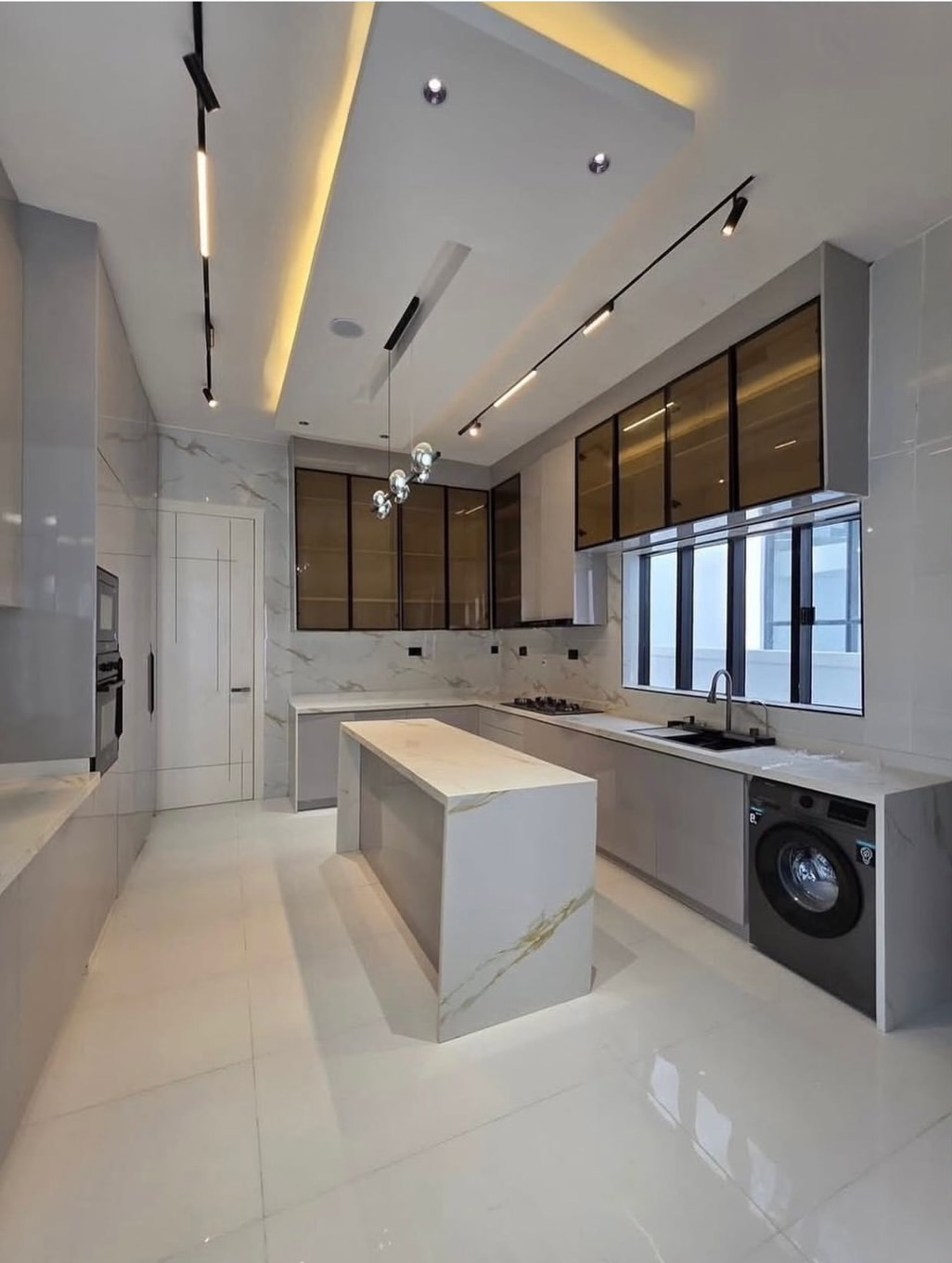 Spacious 5-Bedroom Haven with Pool in Prime Lekki