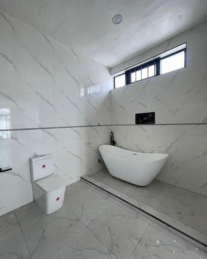 Stunning 5-Bedroom Duplex in Prime Lekki