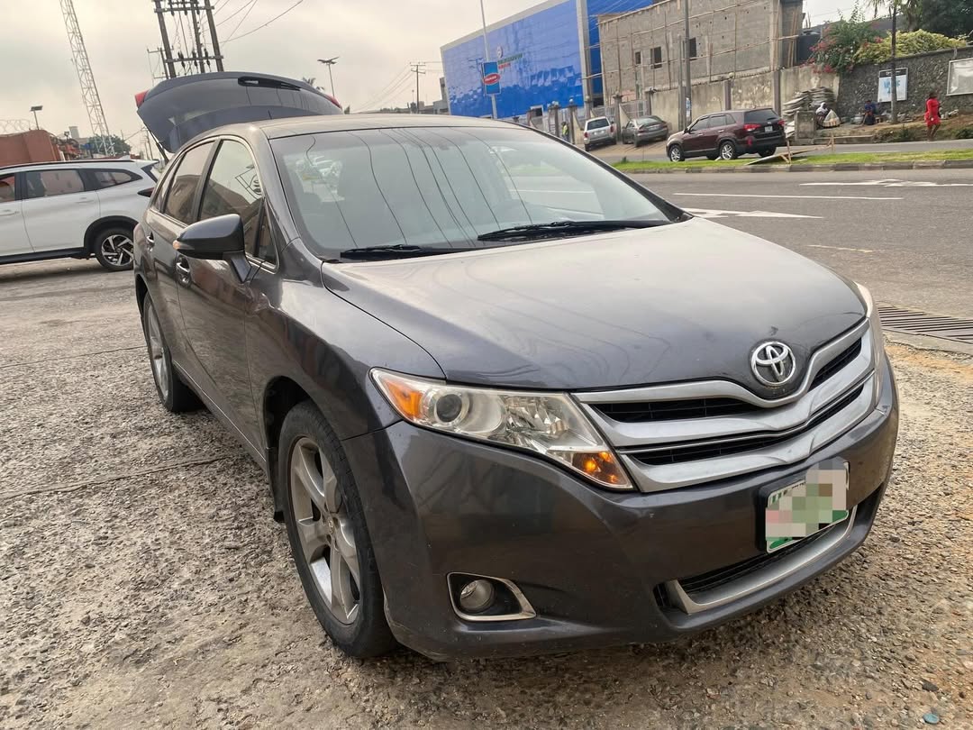 2014 Venza XLE: V6 Power & Panoramic Luxury